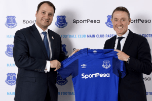 Robert Elstone (right), Everton’s CEO and SportPesa’s Director Ivo Bozukov after signing a partnership in 2017