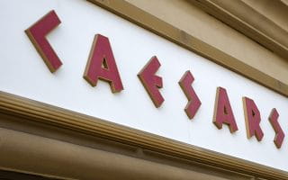 caesars mengungkapkan rencana untuk membuka kasino sementara pada Juli tahun depan