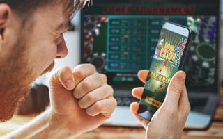 Online Gambling With Cards and Chips